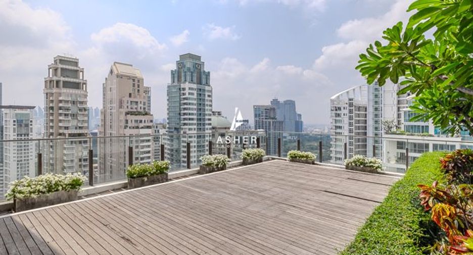 For rent 3 bedrooms condo in Pathum Wan, Bangkok
