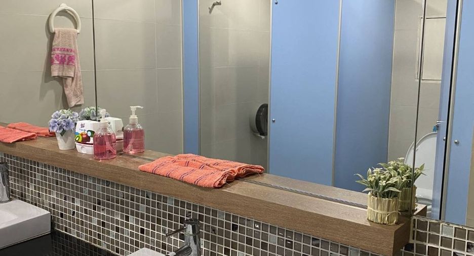 For sale 5 bedrooms office in Watthana, Bangkok