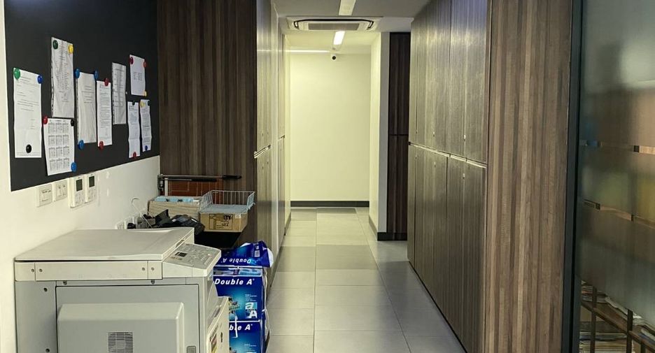 For sale 5 bedrooms office in Watthana, Bangkok