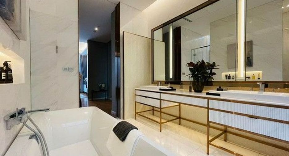 For sale 3 bedrooms condo in Pathum Wan, Bangkok