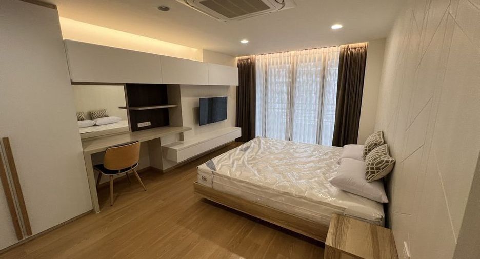 For rent 3 bedrooms condo in Khlong Toei, Bangkok