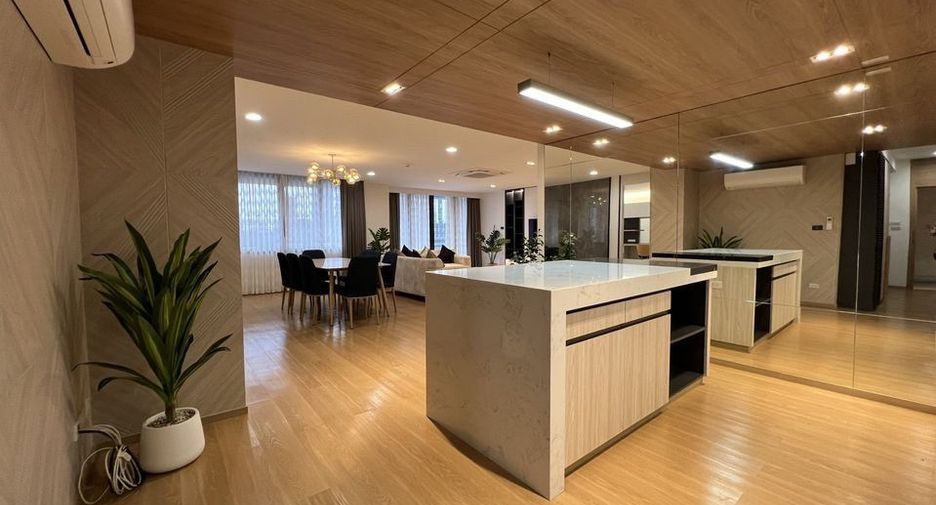 For rent 3 bedrooms condo in Khlong Toei, Bangkok