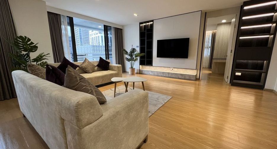 For rent 3 bedrooms condo in Khlong Toei, Bangkok