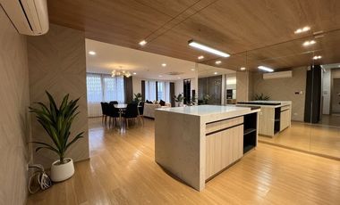 For rent 3 bedrooms condo in Khlong Toei, Bangkok