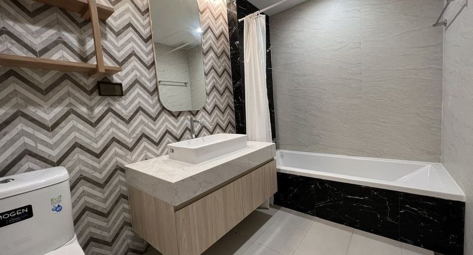 For rent 3 bedrooms condo in Khlong Toei, Bangkok