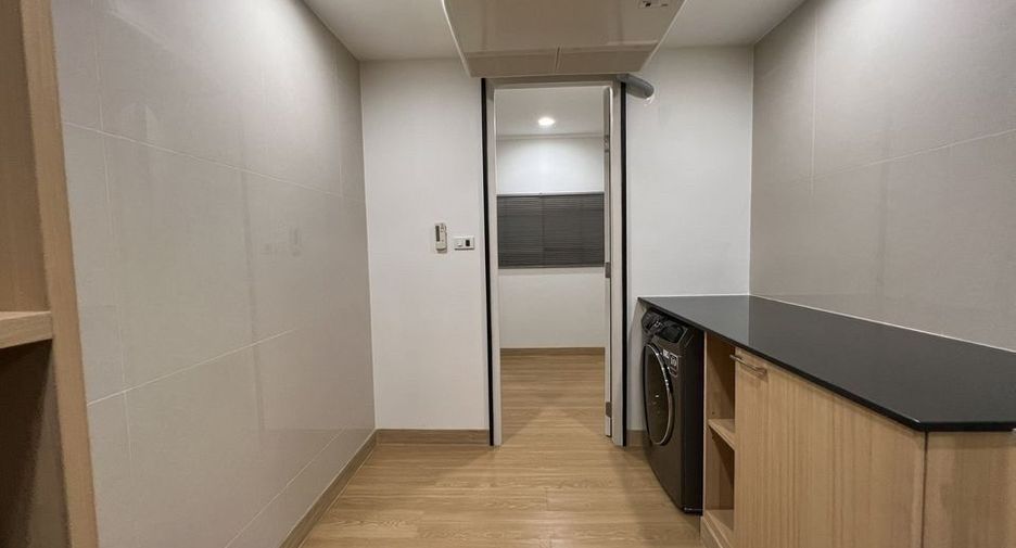For rent 3 bedrooms condo in Khlong Toei, Bangkok