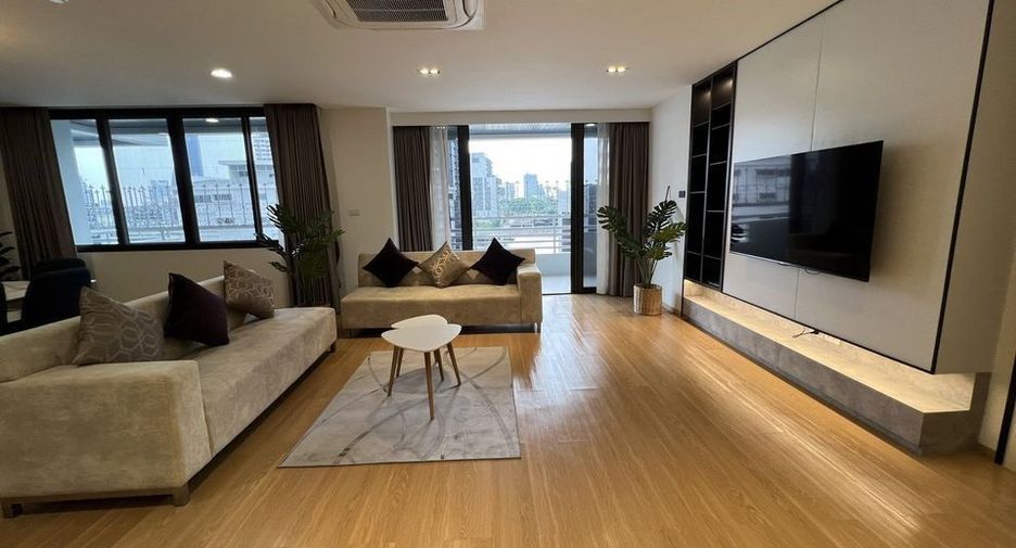 For rent 3 bedrooms condo in Khlong Toei, Bangkok