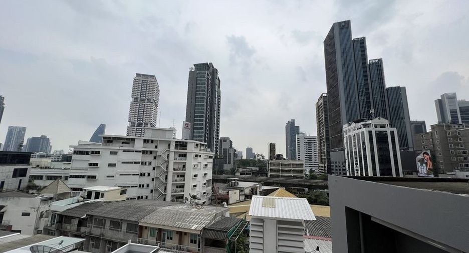 For rent 3 bedrooms condo in Khlong Toei, Bangkok