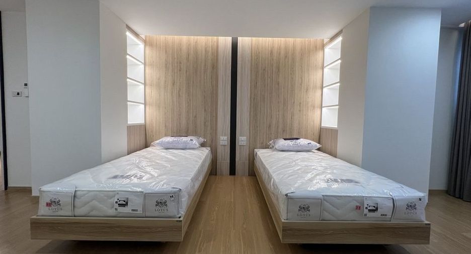 For rent 3 bedrooms condo in Khlong Toei, Bangkok