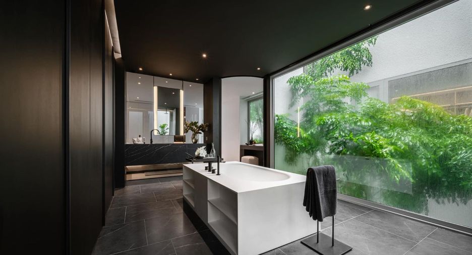 For sale 4 bedrooms house in Prawet, Bangkok