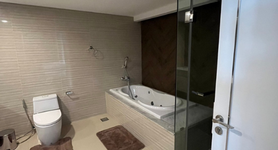 For sale 3 bedrooms condo in Bang Rak, Bangkok