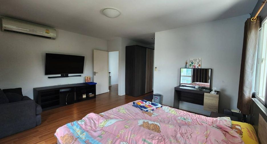 For sale 4 bedrooms house in Phra Samut Chedi, Samut Prakan