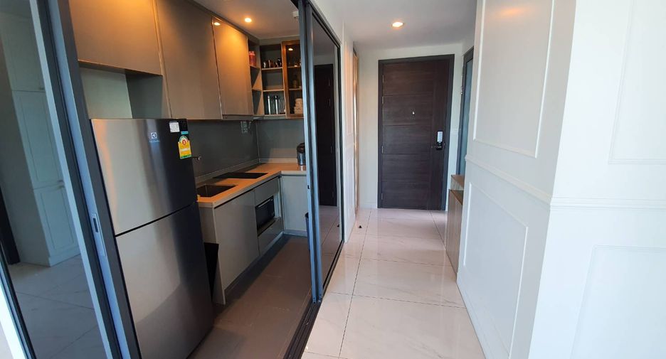 For sale 3 bedrooms condo in Watthana, Bangkok