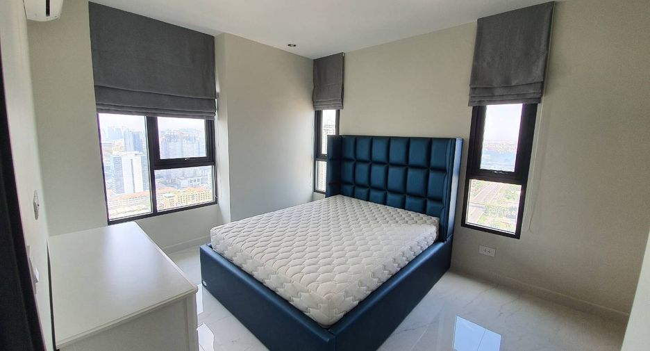 For sale 3 bedrooms condo in Watthana, Bangkok