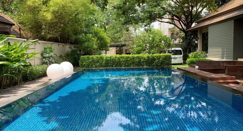 For sale 5 Beds villa in Watthana, Bangkok