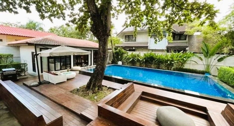 For sale 5 bed villa in Watthana, Bangkok