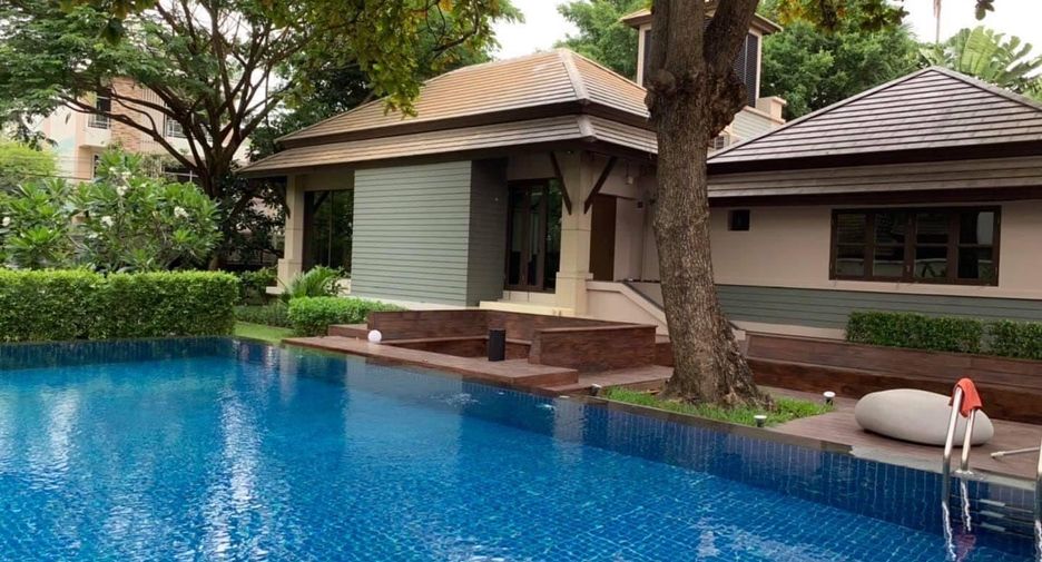 For sale 5 bed villa in Watthana, Bangkok