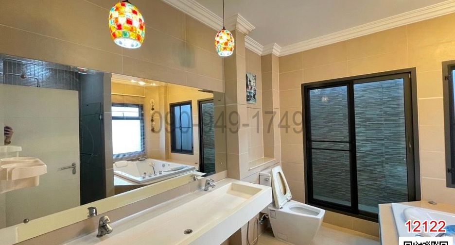 For rent 5 bedrooms house in Mueang Nonthaburi, Nonthaburi
