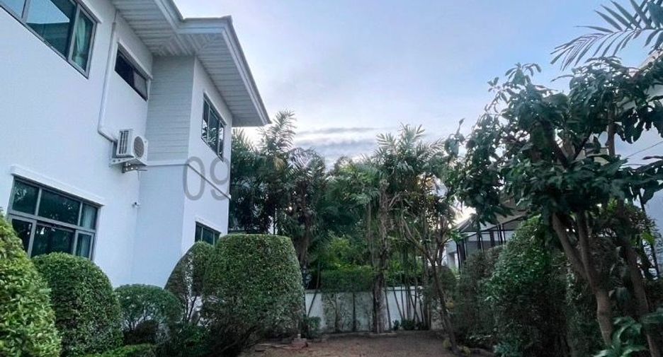 For rent 5 bedrooms house in Mueang Nonthaburi, Nonthaburi
