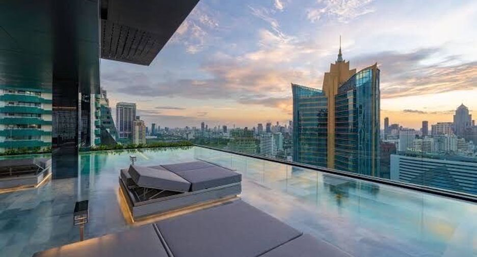 Condo en alquiler de 3 habitaciones en Khlong Toei, Bangkok