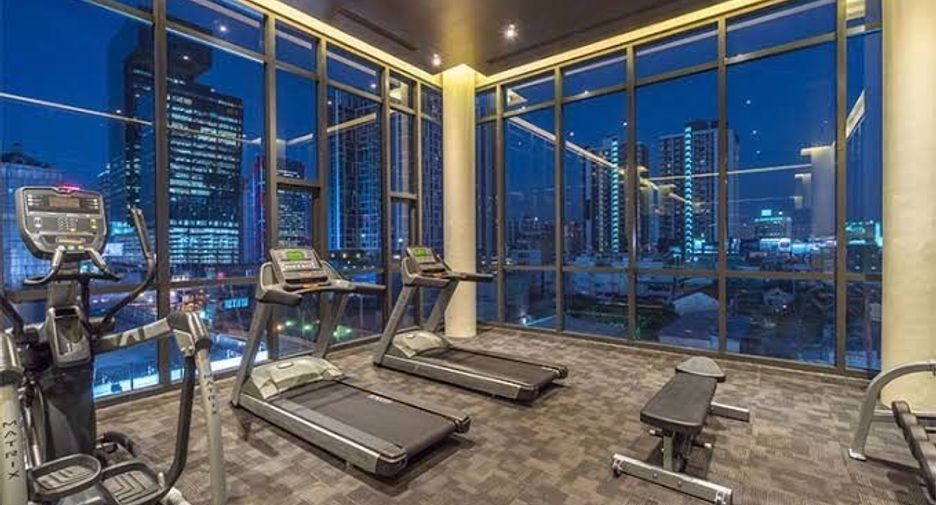 Condo en alquiler de 3 habitaciones en Khlong Toei, Bangkok