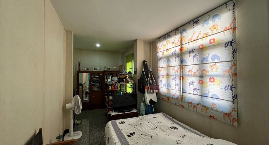 Haus zum Kauf mit 4 Zimmer in Sai Mai, Bangkok