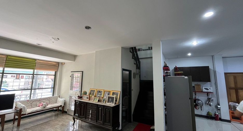 Haus zum Kauf mit 4 Zimmer in Sai Mai, Bangkok