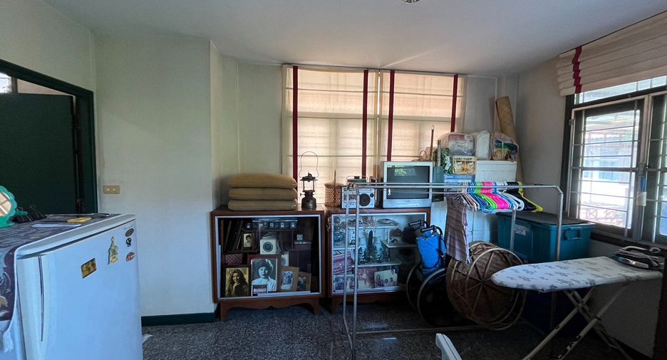 Haus zum Kauf mit 4 Zimmer in Sai Mai, Bangkok