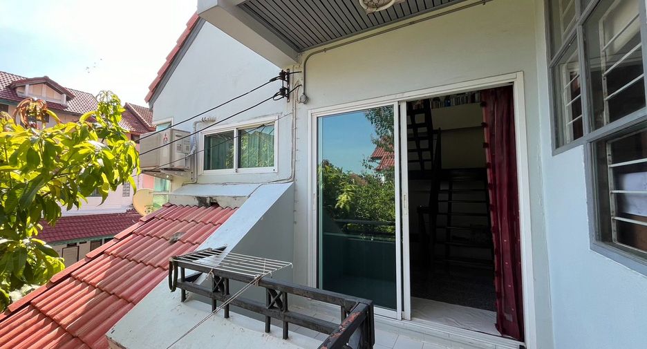 Haus zum Kauf mit 4 Zimmer in Sai Mai, Bangkok