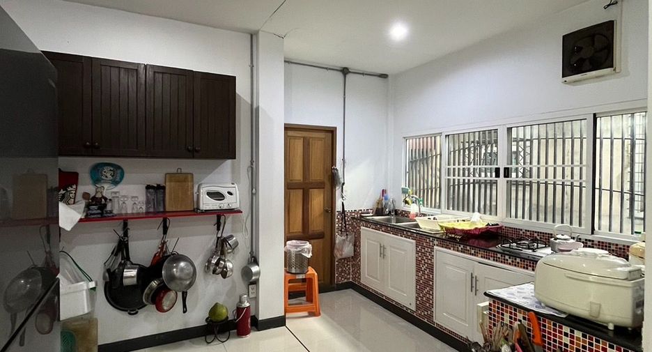 Haus zum Kauf mit 4 Zimmer in Sai Mai, Bangkok