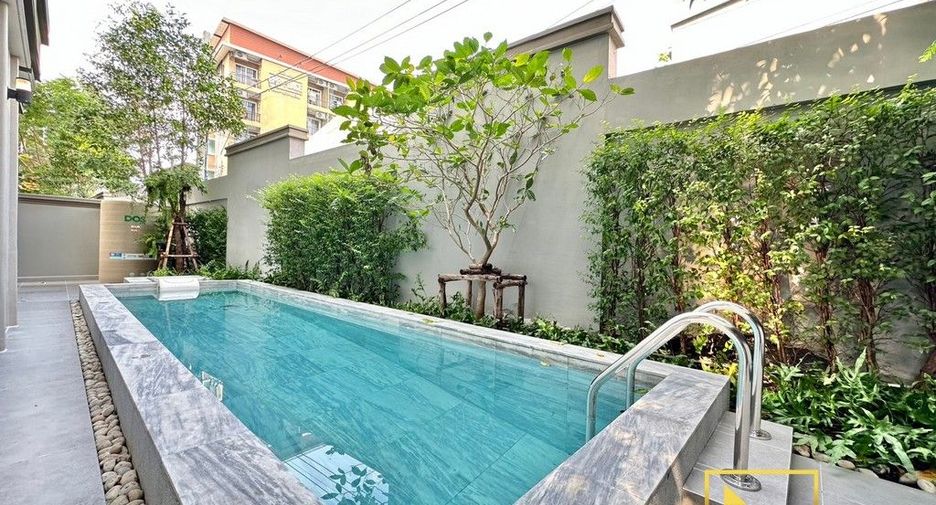 For sale 3 bed house in Watthana, Bangkok