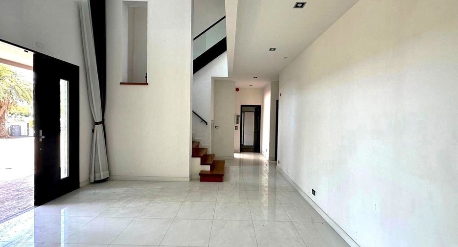 Haus zum Kauf mit 5 Zimmer in Lat Krabang, Bangkok