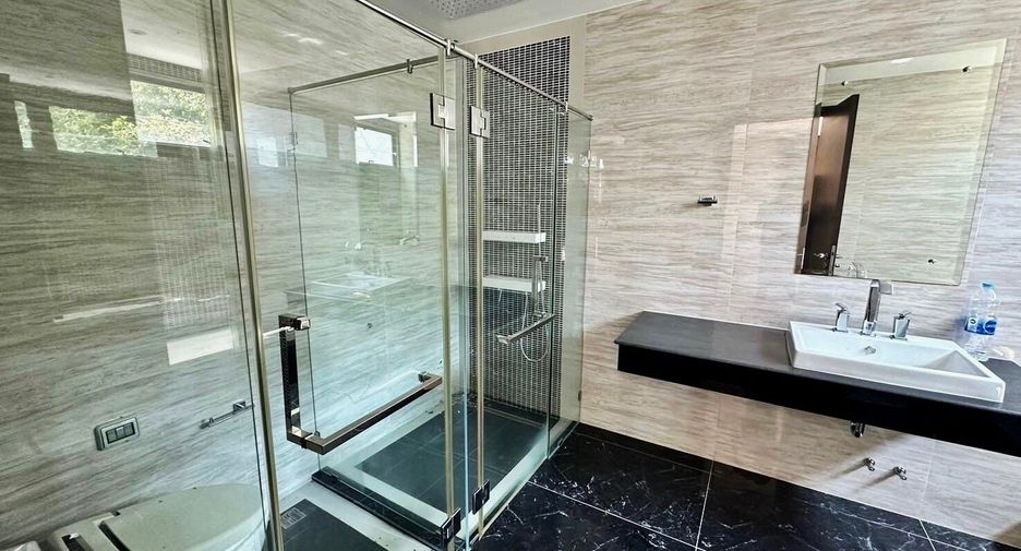 Haus zum Kauf mit 5 Zimmer in Lat Krabang, Bangkok