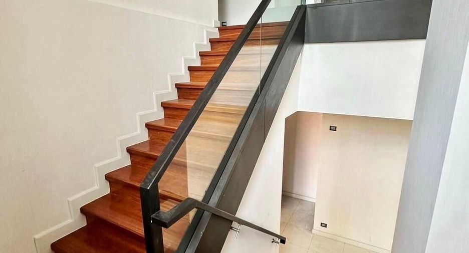 Haus zum Kauf mit 5 Zimmer in Lat Krabang, Bangkok