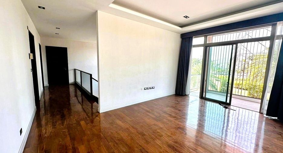 Haus zum Kauf mit 5 Zimmer in Lat Krabang, Bangkok