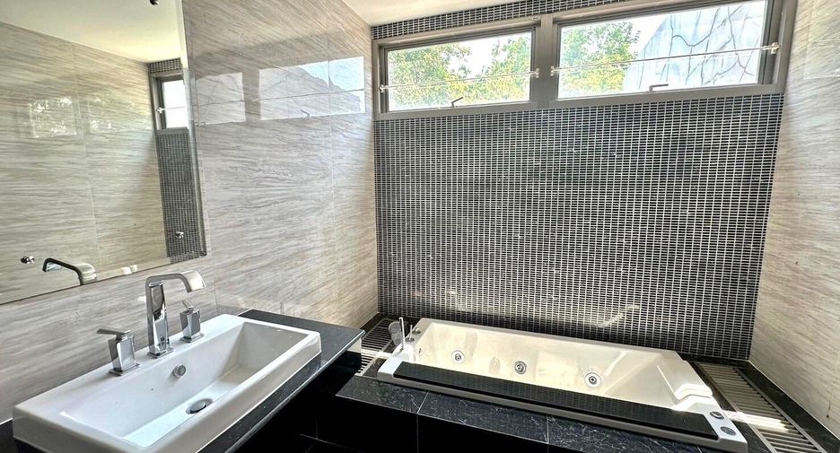 Haus zum Kauf mit 5 Zimmer in Lat Krabang, Bangkok