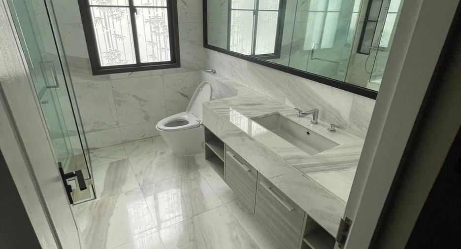 For sale 4 bedrooms house in Mueang Samut Prakan, Samut Prakan
