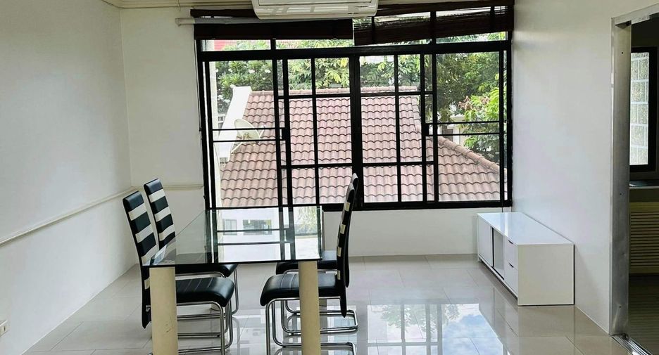 ให้เช่า 4 ห้องนอน บ้านเดี่ยว ใน วัฒนา, กรุงเทพฯ