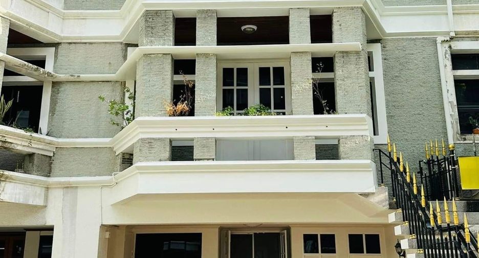 ให้เช่า 4 ห้องนอน บ้านเดี่ยว ใน วัฒนา, กรุงเทพฯ
