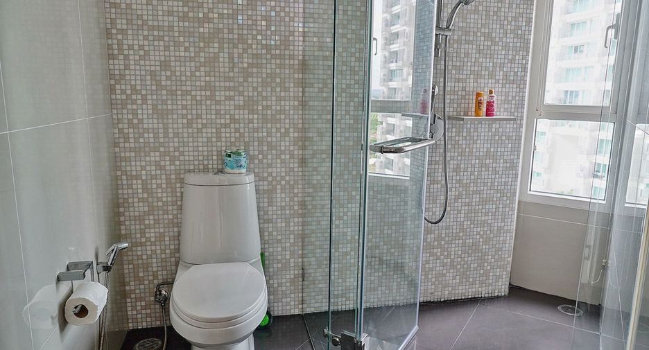 For rent 3 bedrooms condo in Bang Lamung, Chonburi