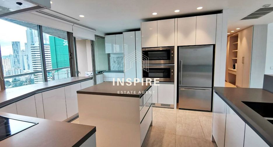 For rent 3 bedrooms condo in Khlong Toei, Bangkok