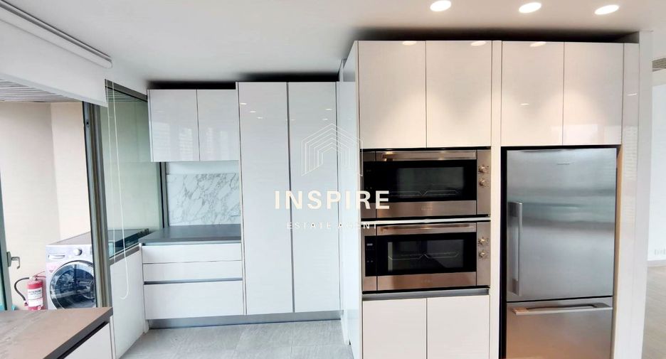 For rent 3 bedrooms condo in Khlong Toei, Bangkok