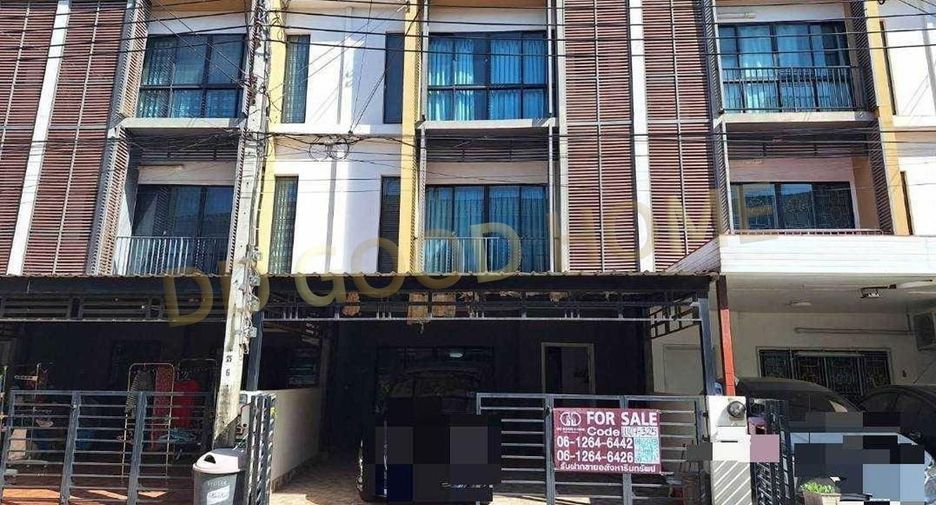For sale 3 bedrooms townhouse in Bang Khae, Bangkok