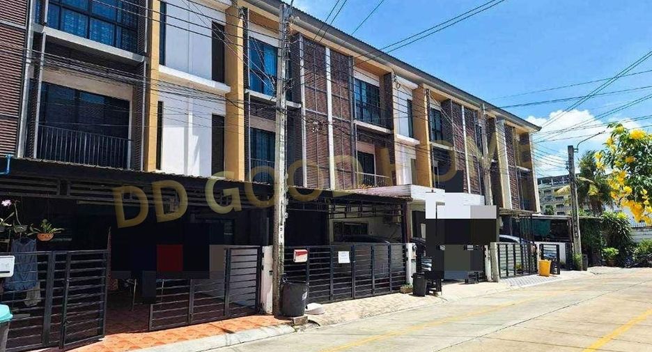 For sale 3 bedrooms townhouse in Bang Khae, Bangkok