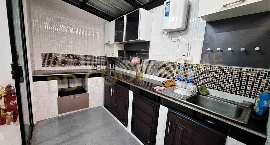 For sale 3 bedrooms townhouse in Bang Khae, Bangkok