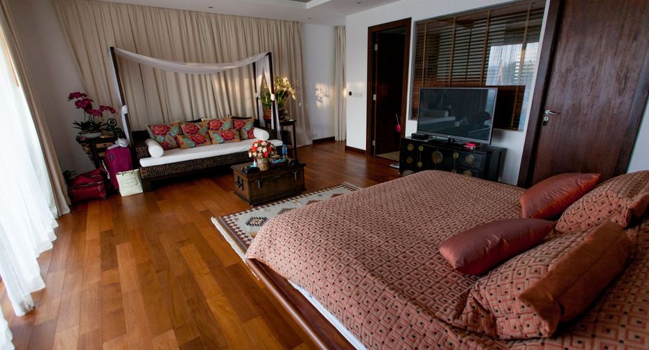 For sale 5 bedrooms villa in Mueang Phuket, Phuket
