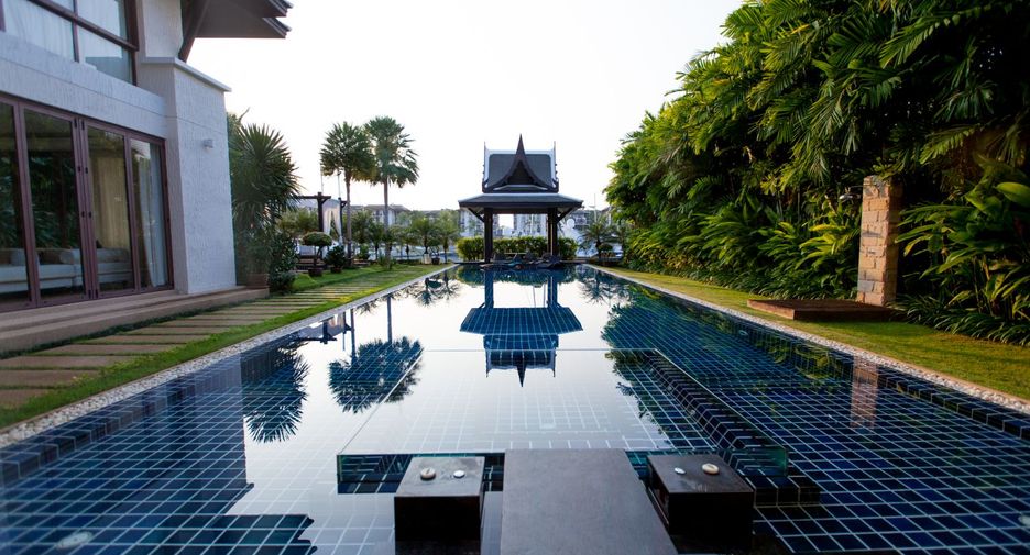 For sale 5 bedrooms villa in Mueang Phuket, Phuket