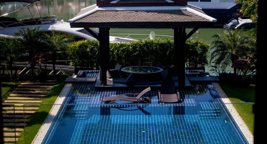 For sale 5 bedrooms villa in Mueang Phuket, Phuket
