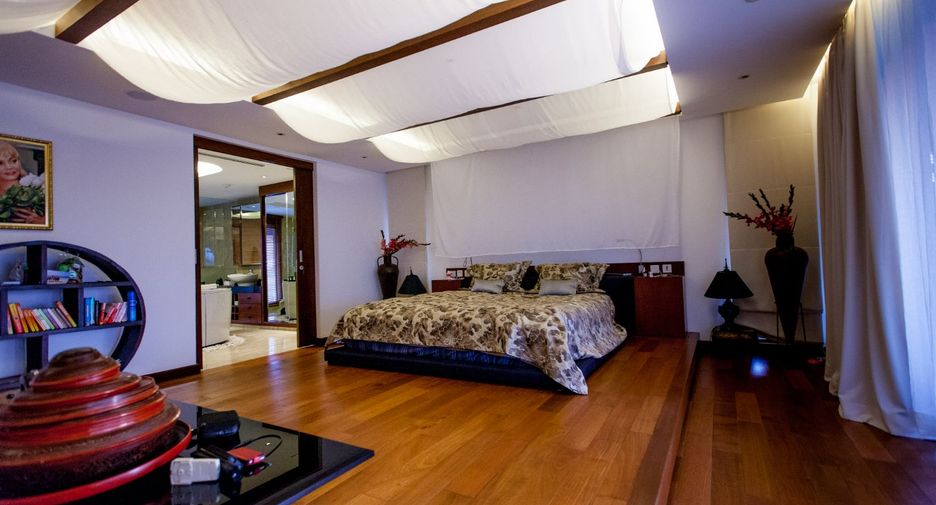 For sale 5 bedrooms villa in Mueang Phuket, Phuket