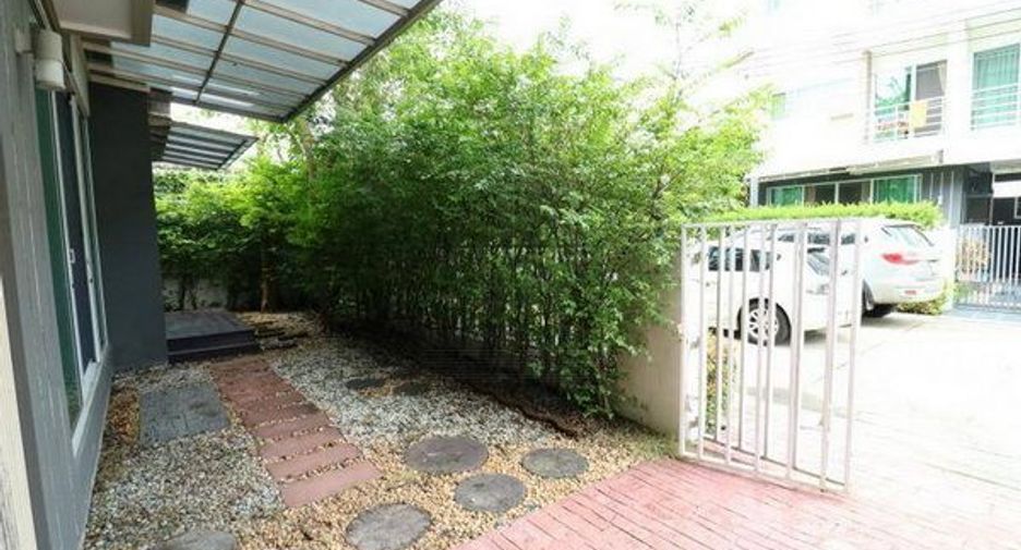 ให้เช่า 4 ห้องนอน คอนโด ใน วัฒนา, กรุงเทพฯ
